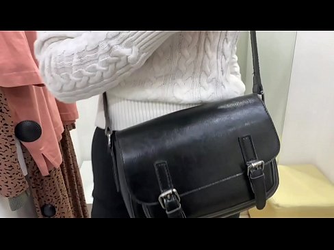 ❤️ Masturbasi publik dari jalang muda FeralBerry dengan dildo di kamar pas Porno vk pada kami id.shufflesex.ru